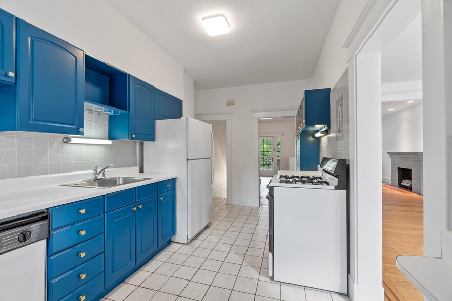 Building Photo - 2926 Wyman Pky