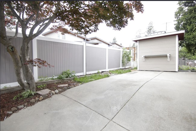 Building Photo - 1126/1128 E 29th Ave