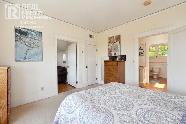 Building Photo - Beautiful North Berkeley Craftsman with Bay View