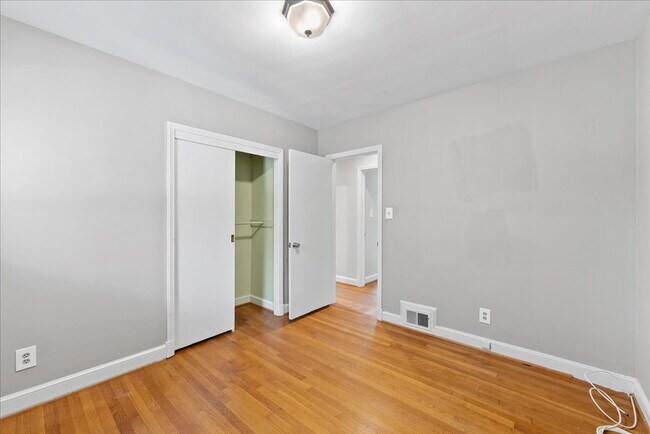 Building Photo - "Charming 4-Bed Retreat with Granite Kitch...