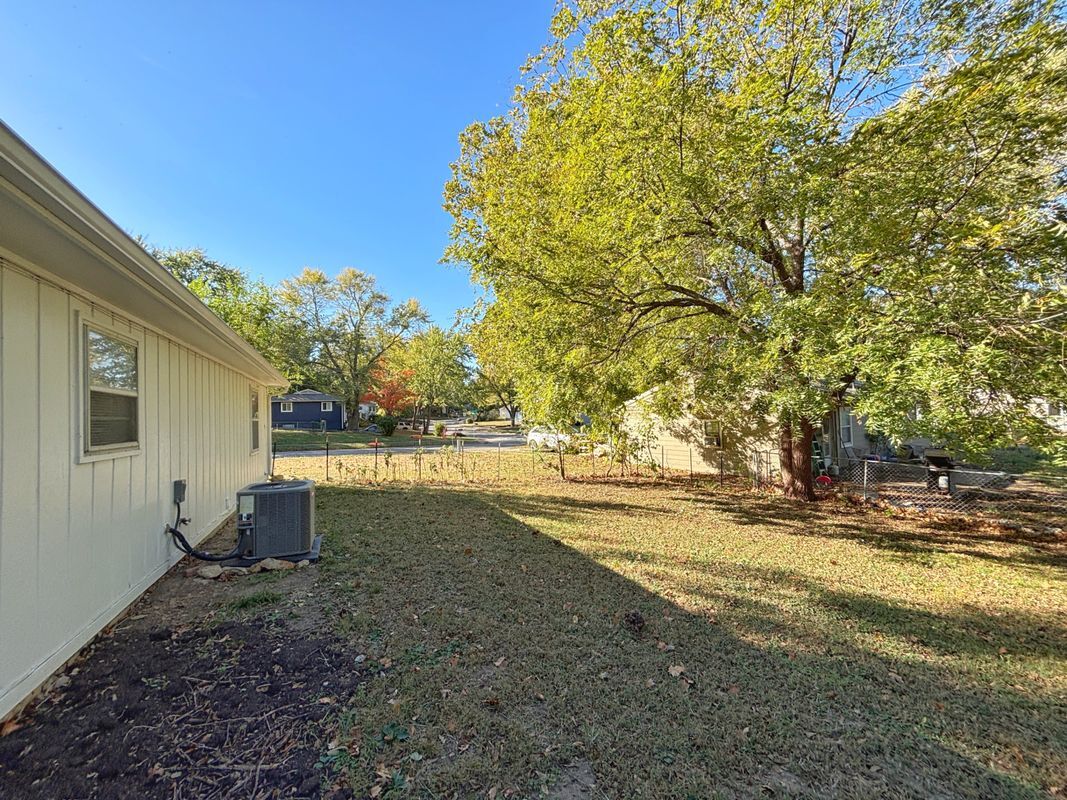 Building Photo - 2641 Maverick Ln