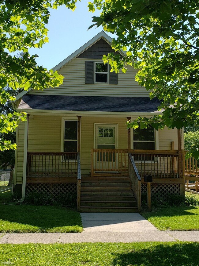 Primary Photo - 2 br, 1 bath House - 521 Broadway St