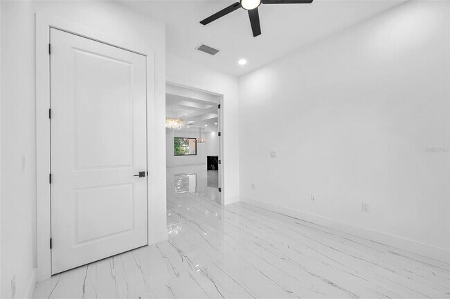 Building Photo - 11921 Fort King Hwy