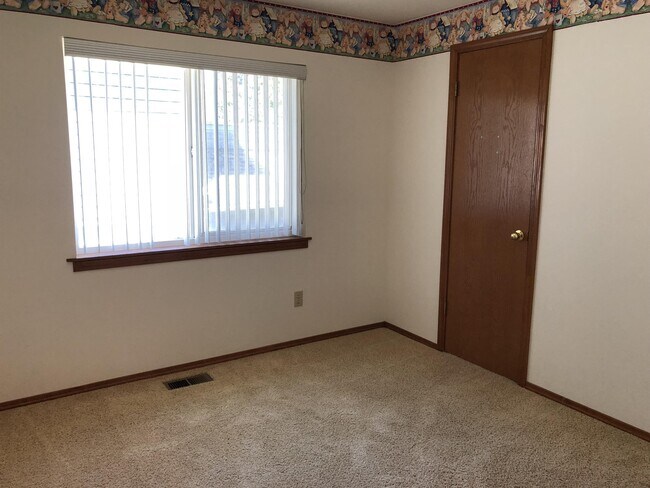 Building Photo - 2334 NE 94th St