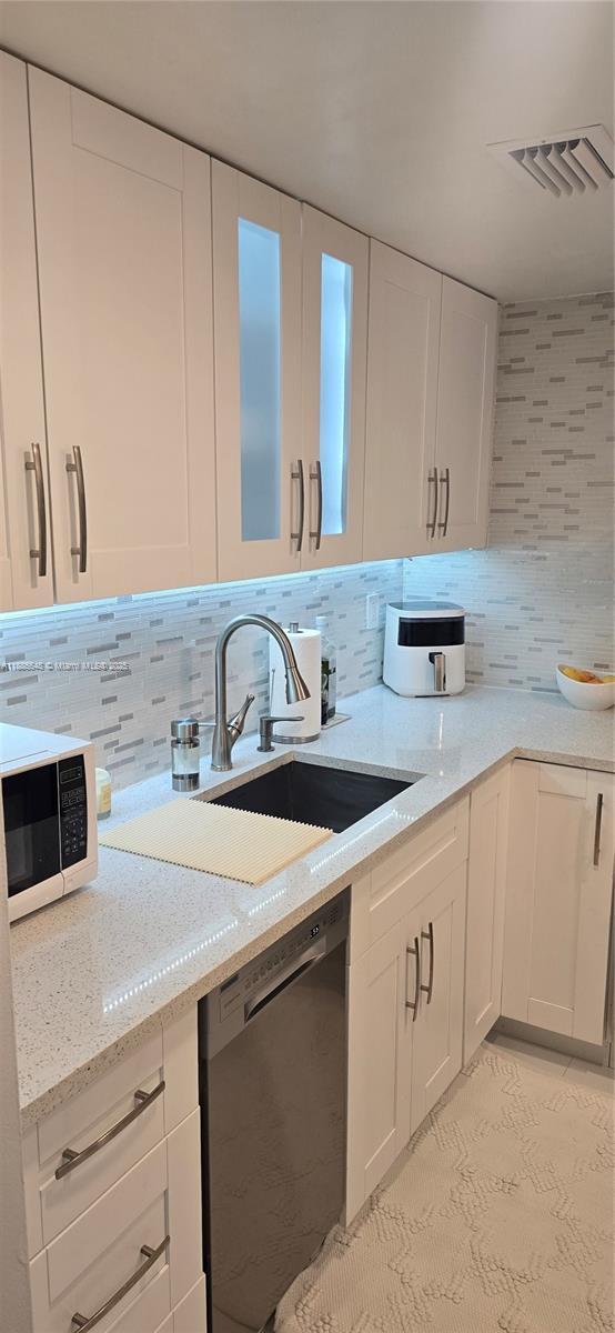 Building Photo - 2539 S Bayshore Dr