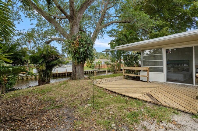 Building Photo - 5860 SW 13th St