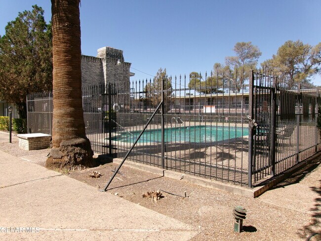 Building Photo - 6700 Escondido Dr