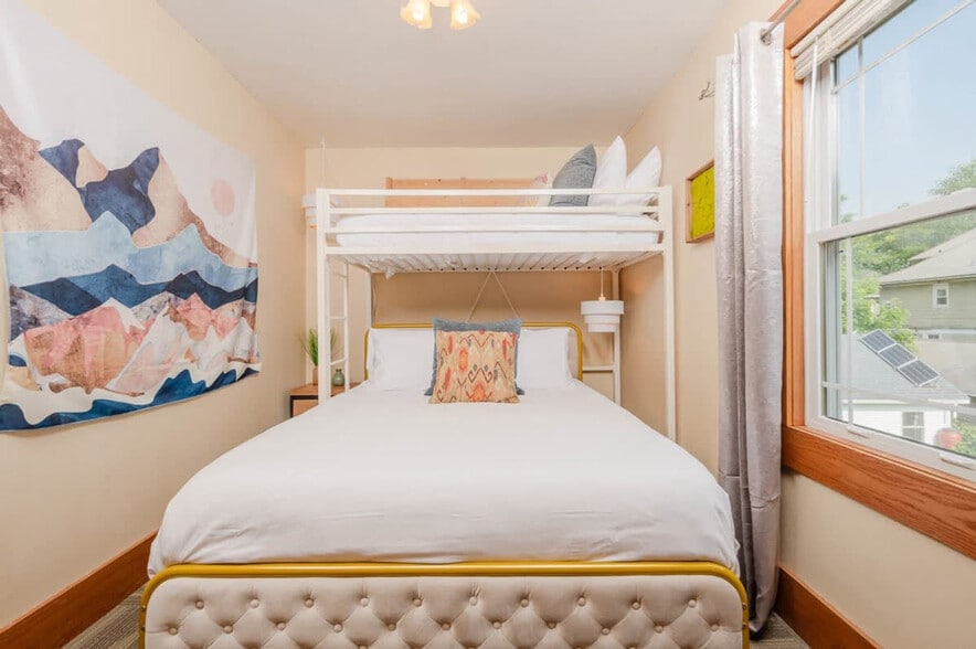 Building Photo - 318 Saratoga Ave