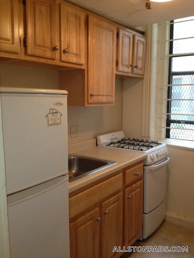 Building Photo - 1152 Commonwealth Ave