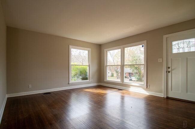 Building Photo - Cozy renovated ranch near Uptown