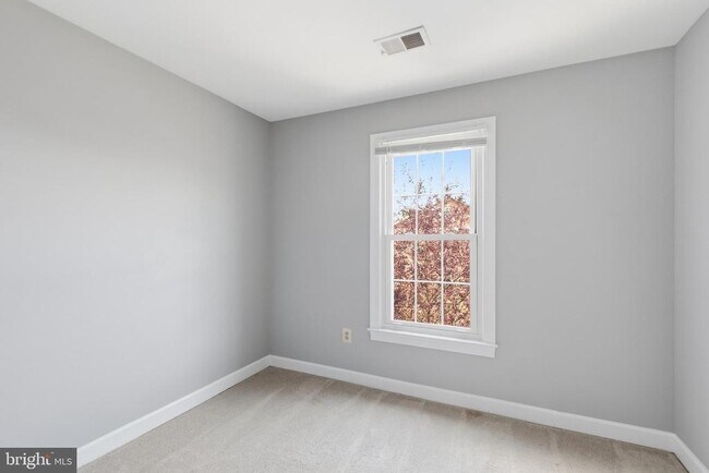 Building Photo - 6323 Barcroft Mews Dr