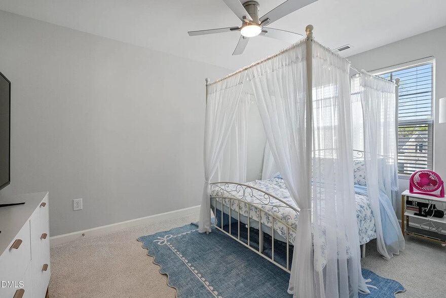 Building Photo - Room in House on Longleaf Gln Ln