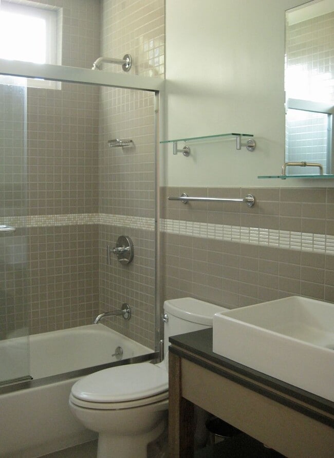 Building Photo - 415 Burgoyne Rd