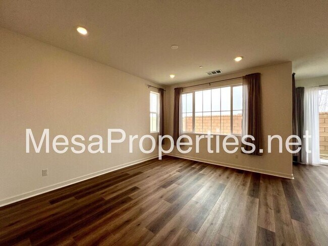 Building Photo - 5044 E Ferguson Privado