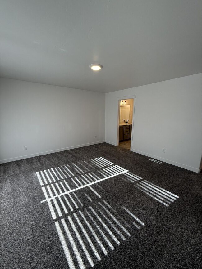 Building Photo - Beautiful Home in Spanish Fork