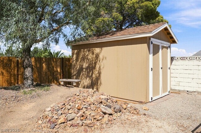Building Photo - 609 Sierra Ln