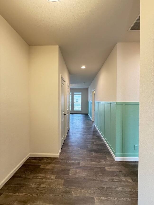 Building Photo - South Side...Newer 3 Bedroom 2 Bath House