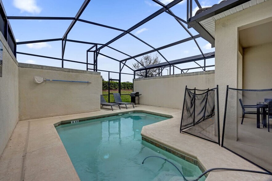 Building Photo - 8935 Stinger Dr