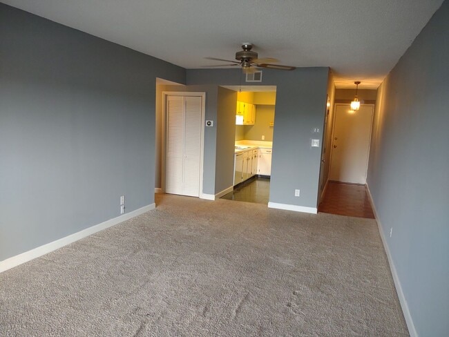 Building Photo - Marvellous Two Bedroom Condo With Perks!