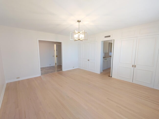 Building Photo - 3200 E Hampshire St