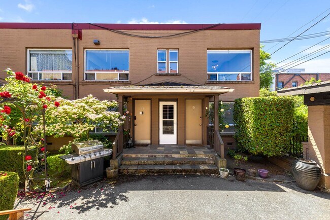 Building Photo - 120 14th Ave S