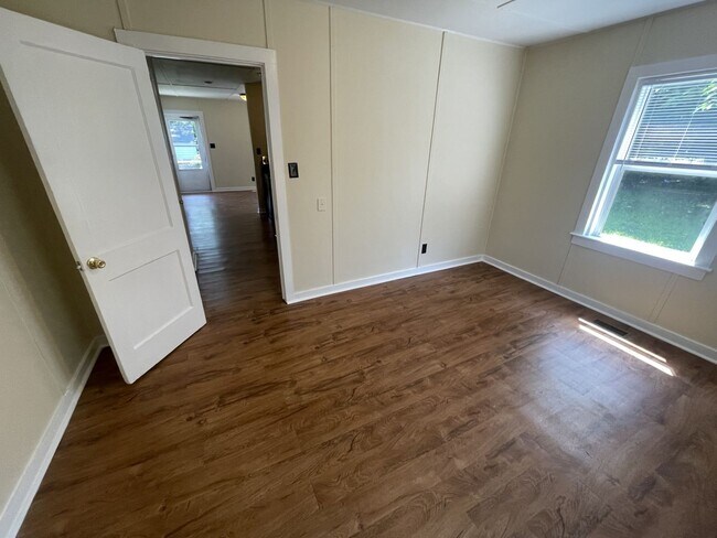 Building Photo - 1 Bedroom 1 Bathroom