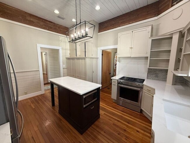 Building Photo - Pensacola - East Hill / Downtown - 4 bedro...