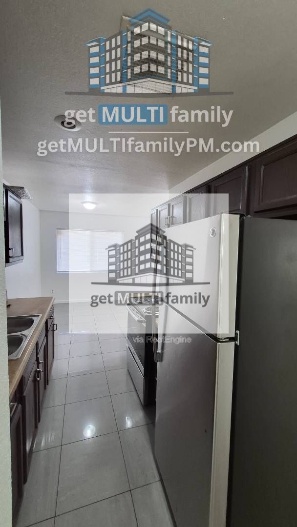 Building Photo - 3006 E Granada Rd