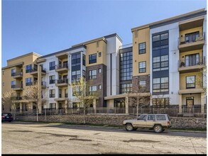 Building Photo - 820 Emerald St SE