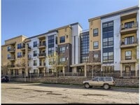 Building Photo - 820 Emerald St SE