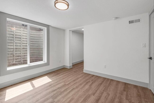 Building Photo - 634 Meade St