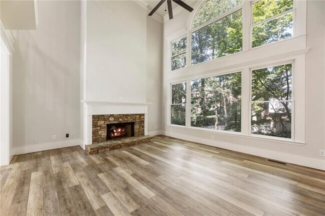 Building Photo - 330 Summerlin Dr