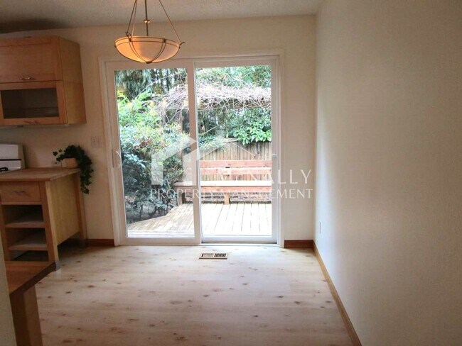 Building Photo - Lovely 3 Bedroom 1 Bath Home in Gig Harbor