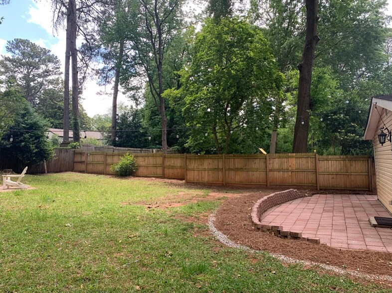 Building Photo - 864 Shadowridge Dr SE