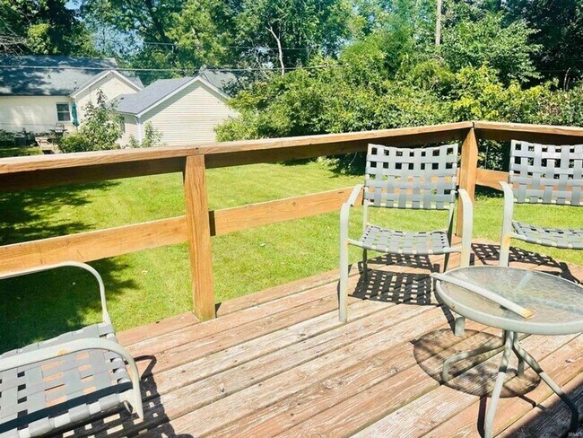 Building Photo - 416 S Eastside Dr