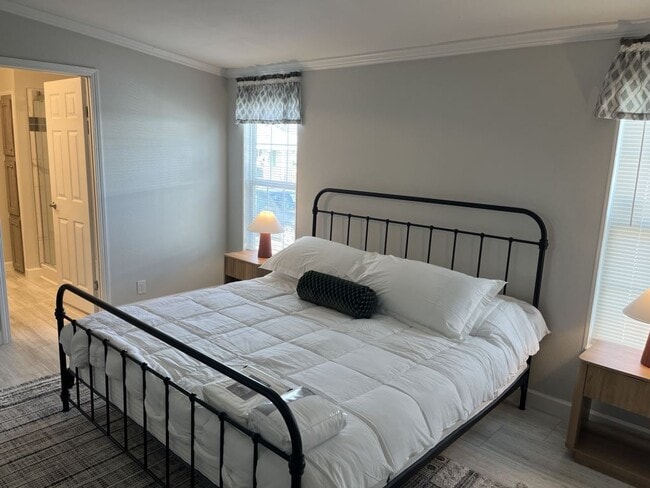 Building Photo - 343 Talbot St