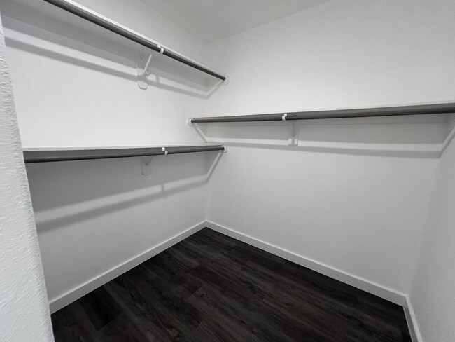 Building Photo - Updated 3-Bedroom Townhome for Rent in Eas...