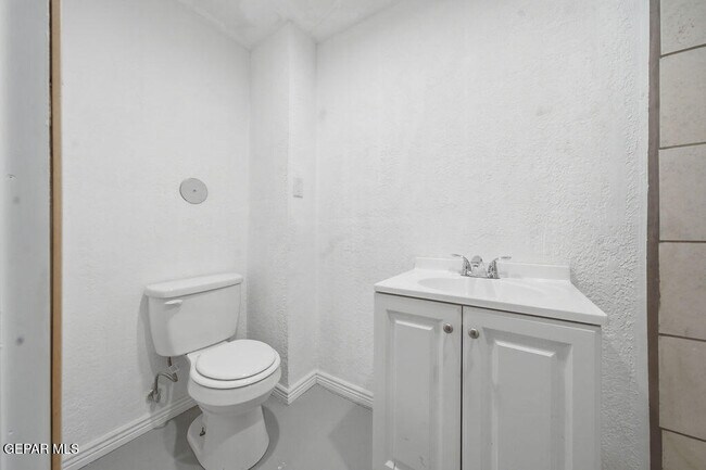 Building Photo - 5833 Ybarra Ct