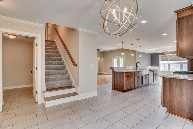 Building Photo - 233 Carlow Dr