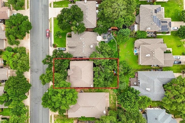 Building Photo - 10113 Cassandra Dr