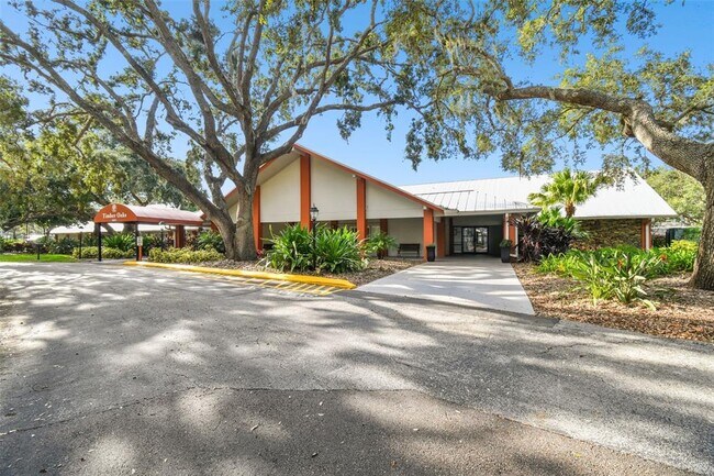 Building Photo - 11110 Carriage Hill Dr