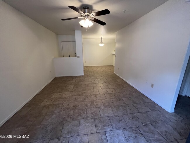 Building Photo - 5751 N Kolb Rd