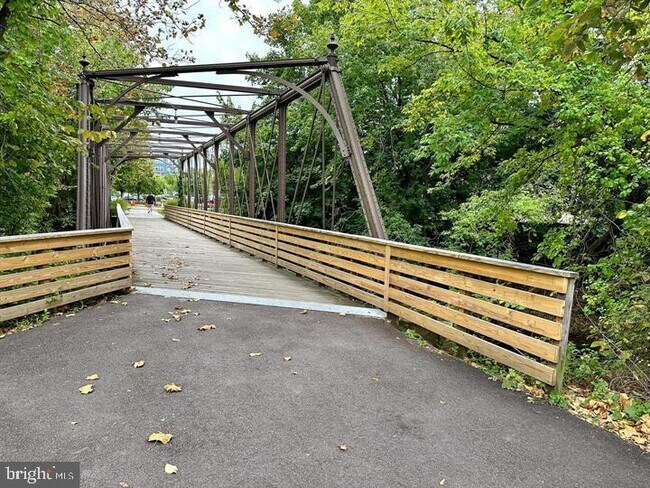 Building Photo - 983 Skylar Ct.