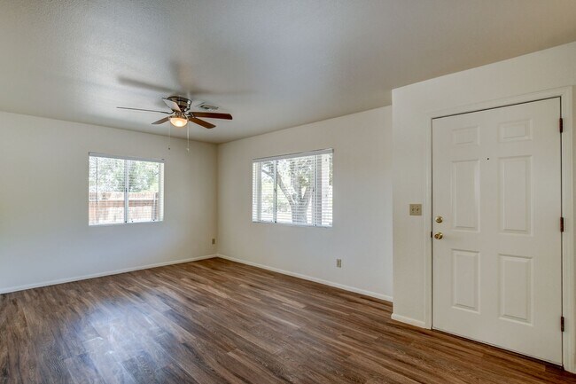 Building Photo - 114 Bradshaw Dr