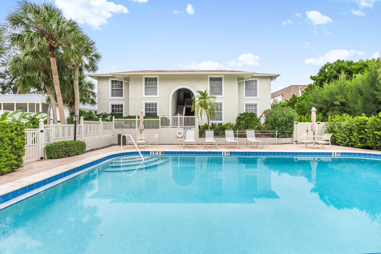 Building Photo - 5201 Gulf of Mexico Dr