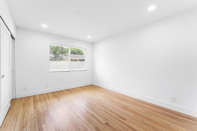 Building Photo - 7531 Edgewater Cir
