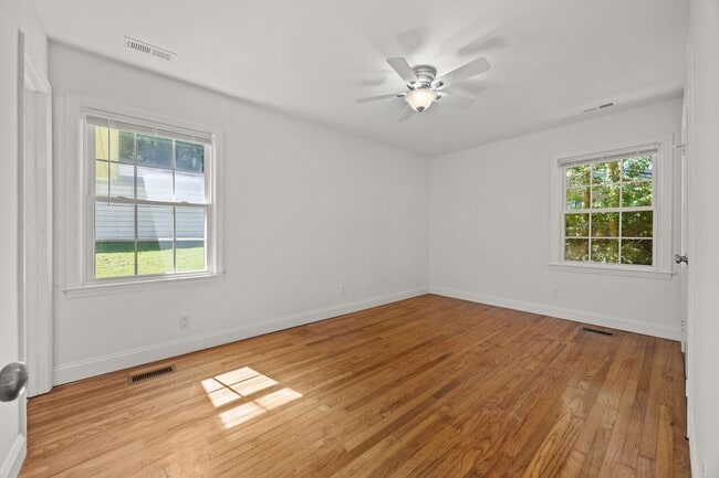Building Photo - 3 Bed 2 Bath Just Outside Downtown Lilling...