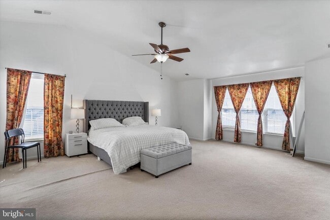 Building Photo - 301 Fontana Cir