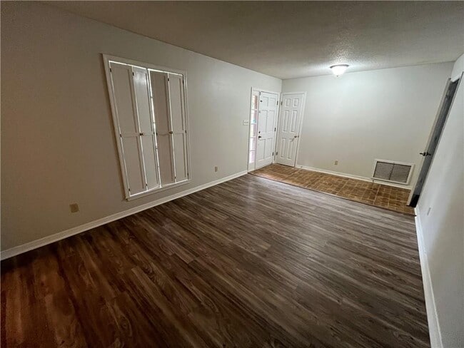 Building Photo - 562 Barcelona Dr