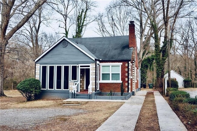 Building Photo - 1526 Childress Dr SW